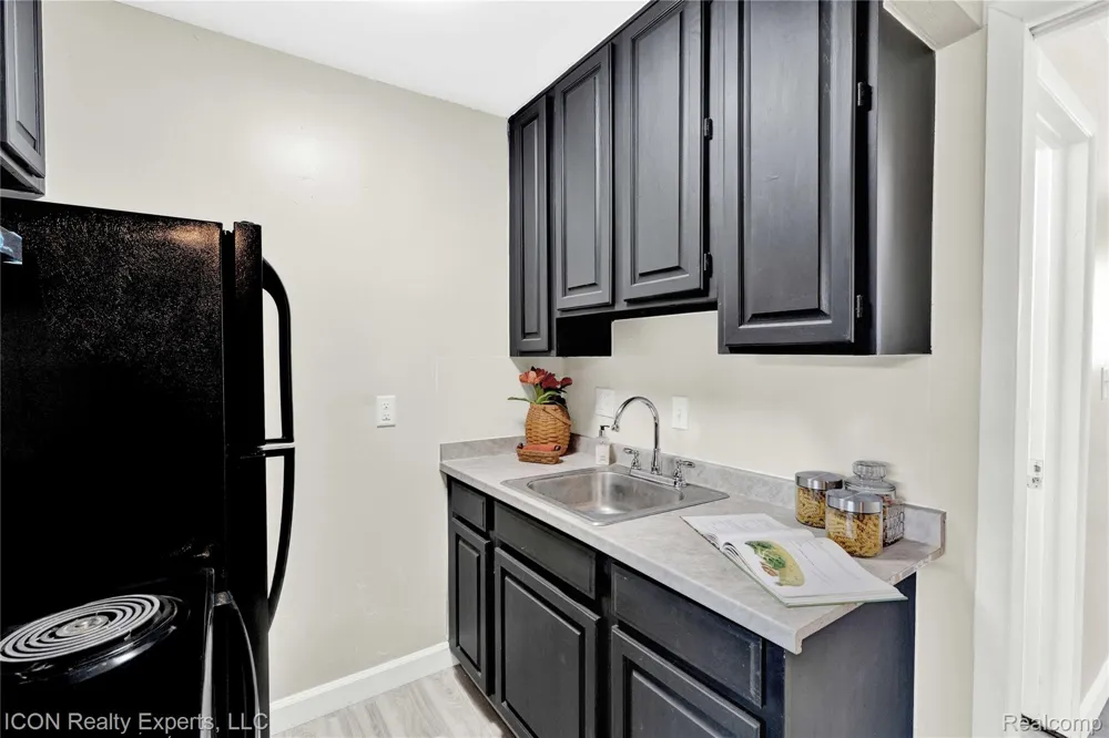 18400 Lahser Road Detroit City, MI 48219