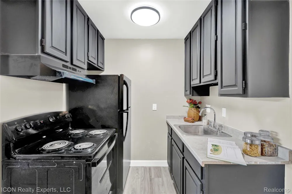 18400 Lahser Road Detroit City, MI 48219