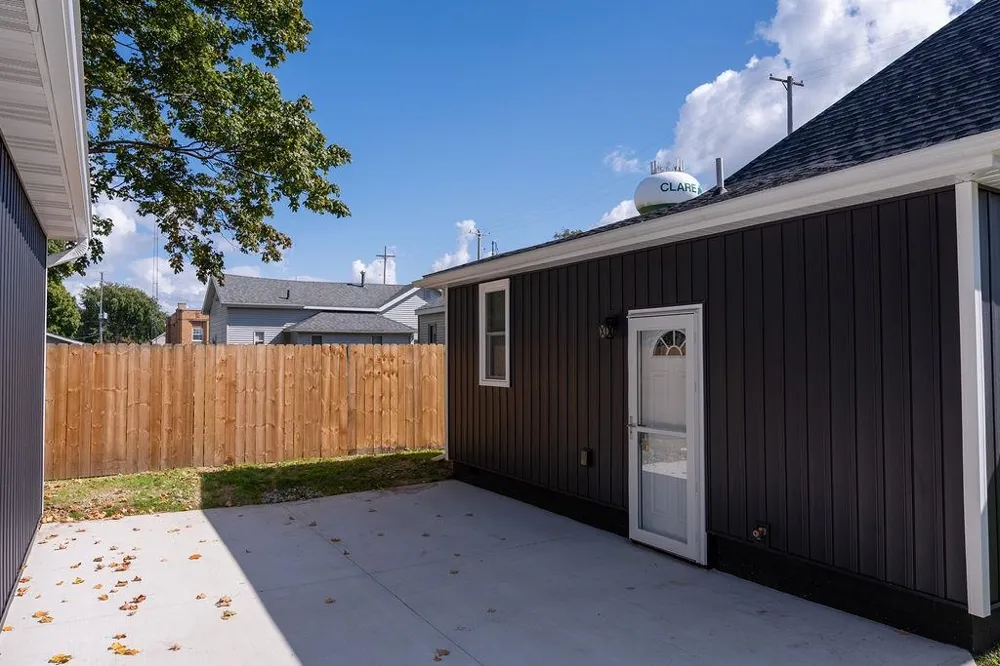 216 W Fifth Street Clare City, MI 48617