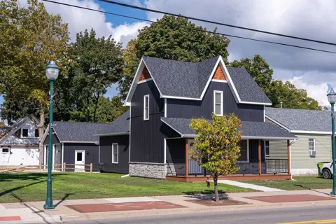216 W Fifth Street
