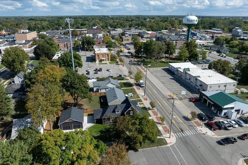 216 W Fifth Street Clare City, MI 48617