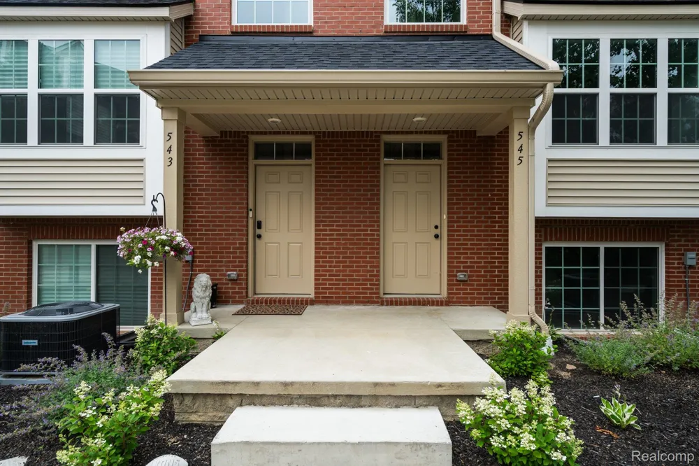 518 Village Lane Milford Village, MI 48381