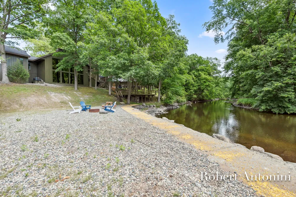 4751 S Johnson Road Montcalm Township, MI 49326