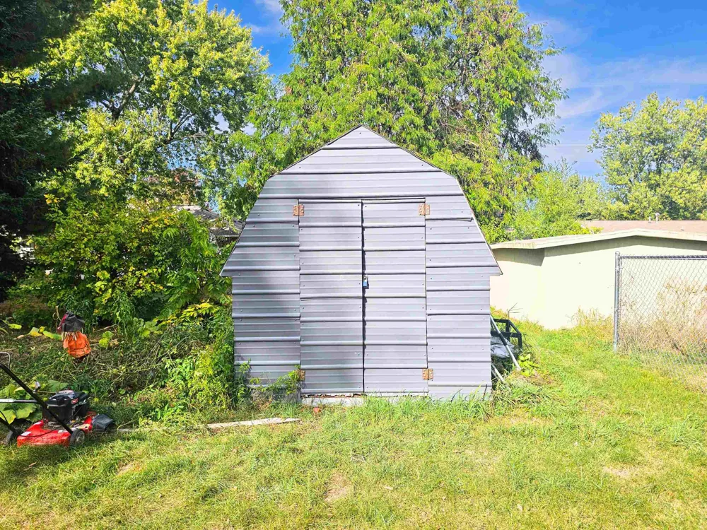 204 W Pine Street Elsie Village, MI 48831