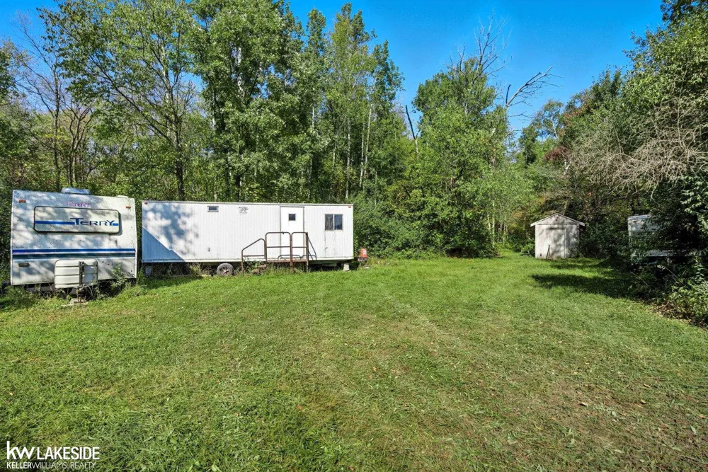 E Eddy Road Bridgehampton Township, MI 48419