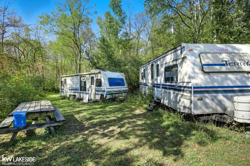 E Eddy Road Bridgehampton Township, MI 48419