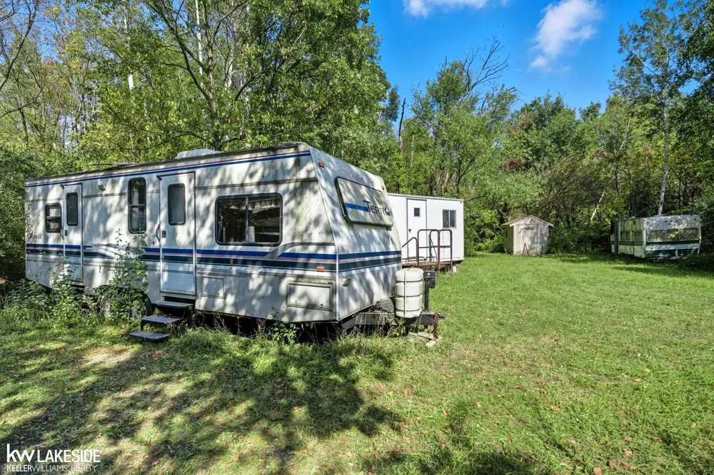 E Eddy Road Bridgehampton Township, MI 48419