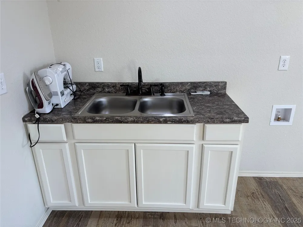 284 Songbird Trail Ardmore, OK 73401