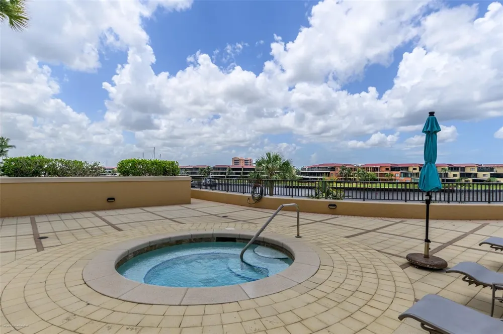 3313 SUNSET KEY CIR #701 Punta Gorda, FL 33955