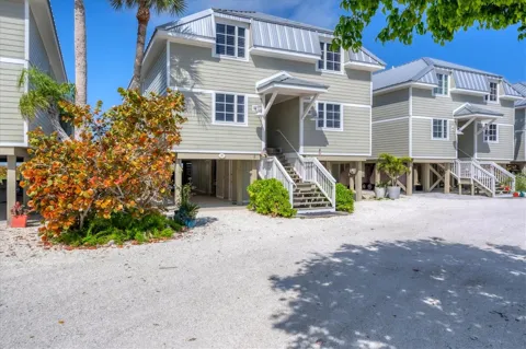 480 GULF BOULEVARD #6