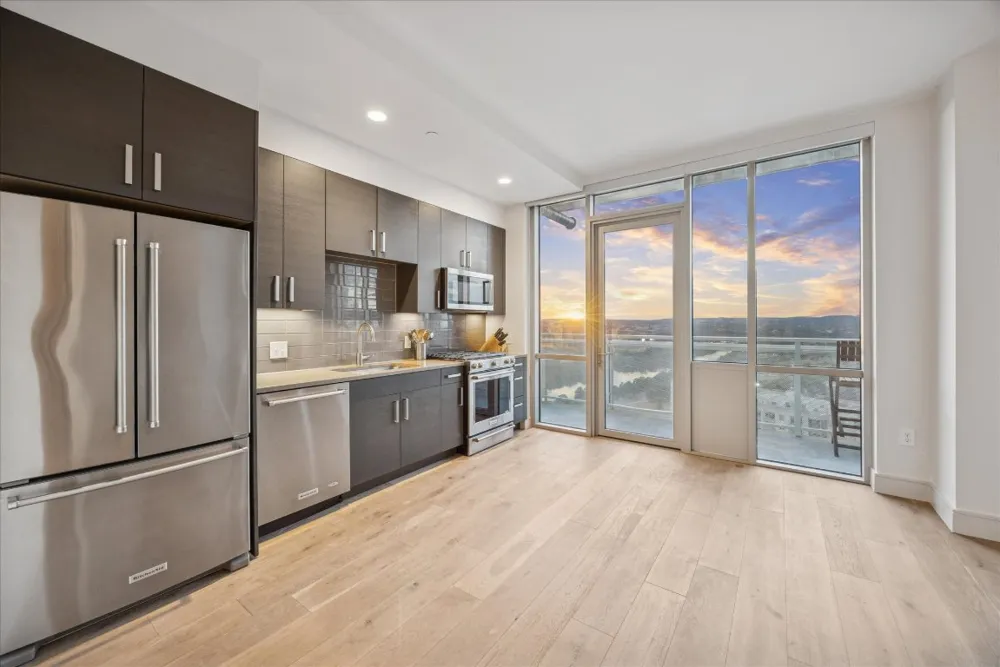 222 West Avenue #2804 Austin, TX 78701