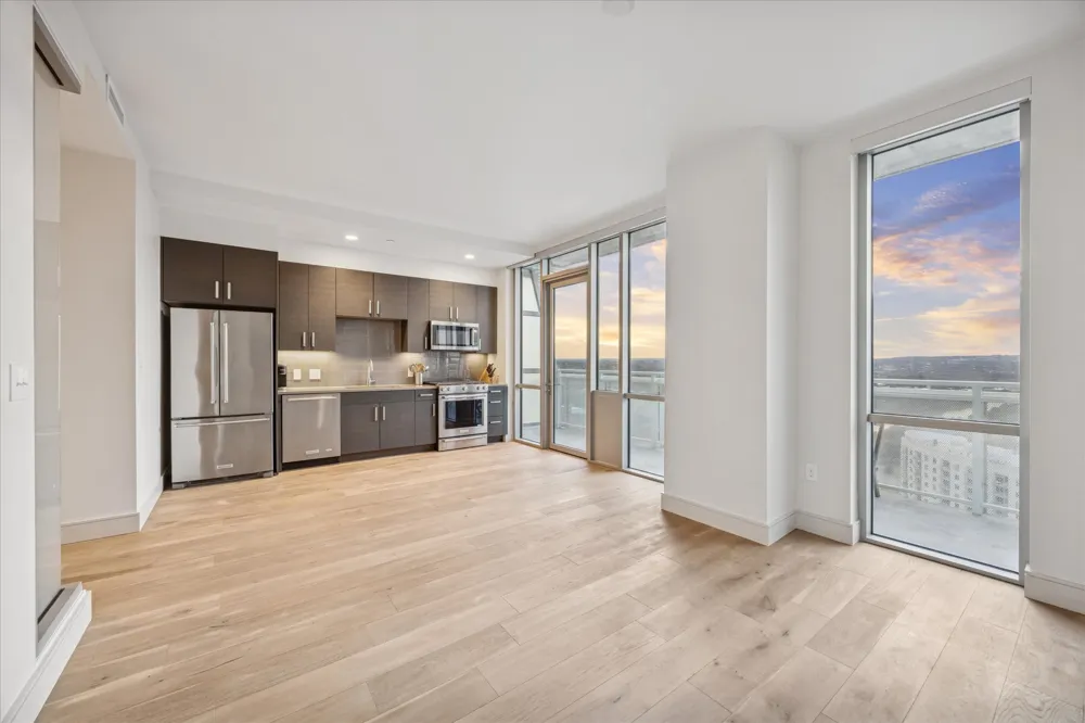 222 West Avenue #2804 Austin, TX 78701