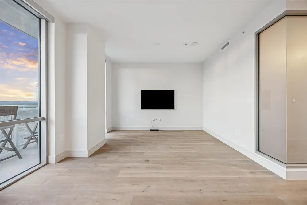 222 West Avenue #2804 Austin, TX 78701