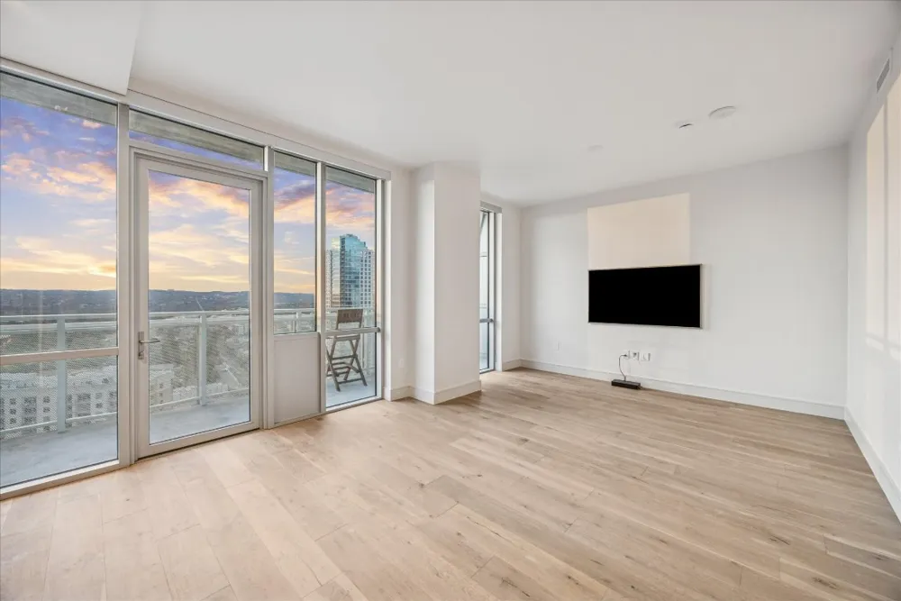 222 West Avenue #2804 Austin, TX 78701
