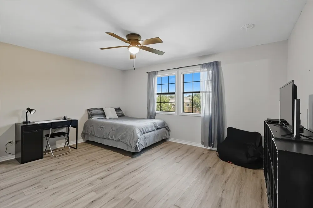 4011 E Bankhead HWY Hudson Oaks, TX 76087