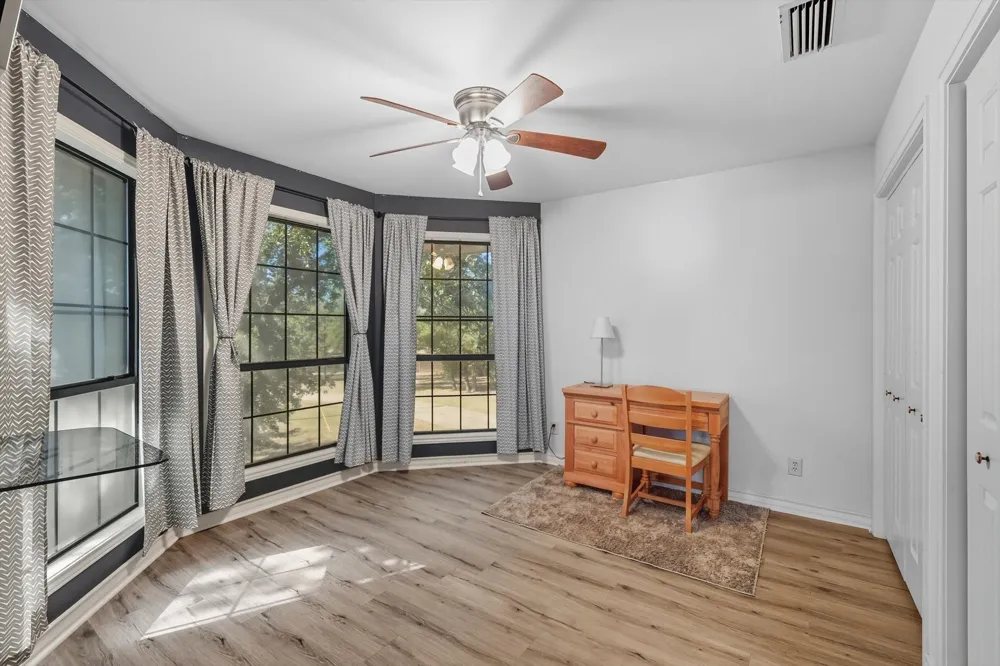 4011 E Bankhead HWY Hudson Oaks, TX 76087