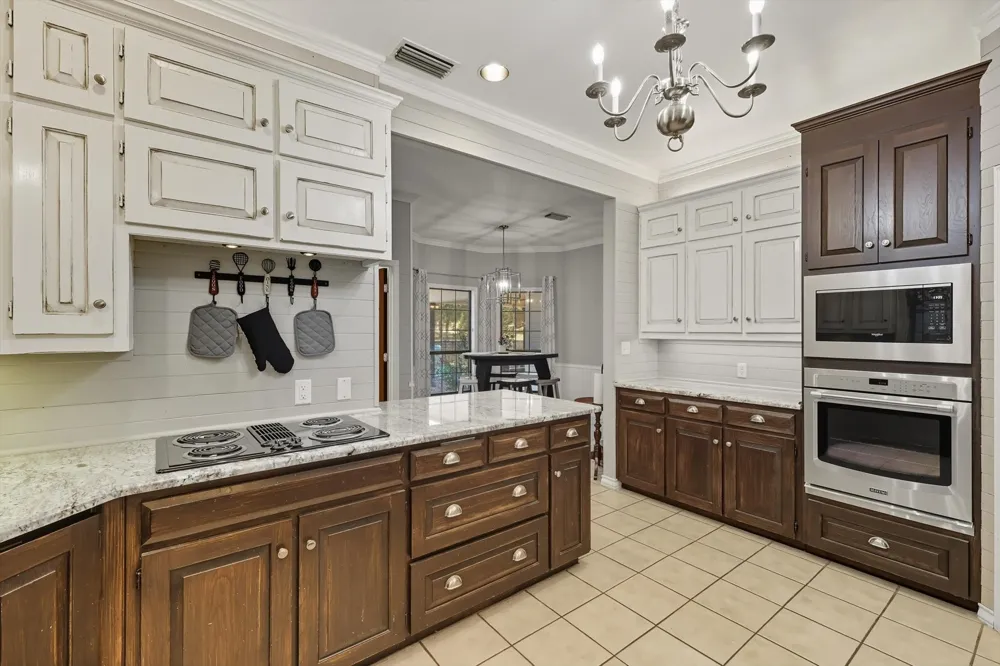 4011 E Bankhead HWY Hudson Oaks, TX 76087