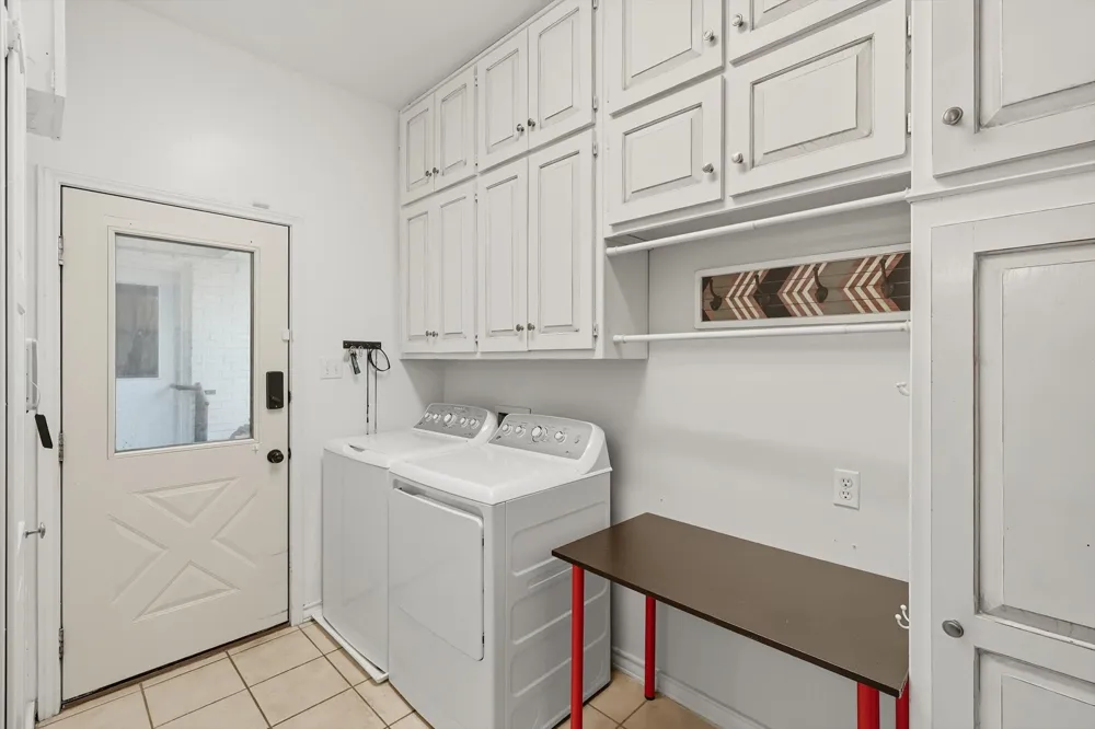 4011 E Bankhead HWY Hudson Oaks, TX 76087