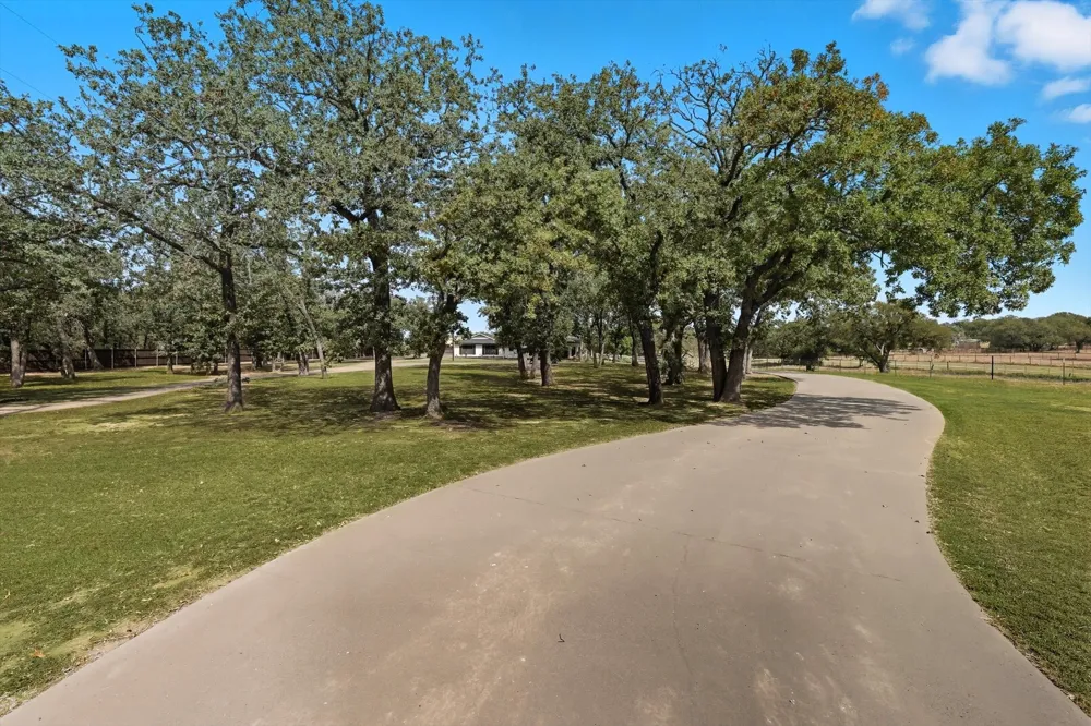 4011 E Bankhead HWY Hudson Oaks, TX 76087