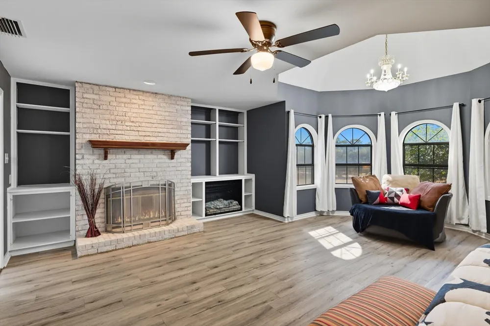 4011 E Bankhead HWY Hudson Oaks, TX 76087