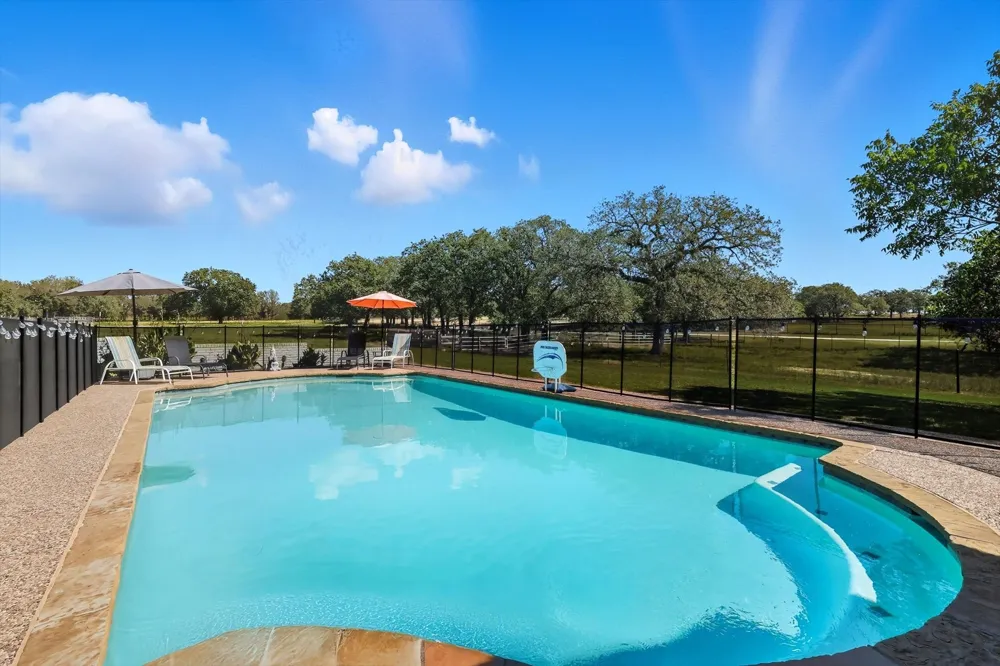4011 E Bankhead HWY Hudson Oaks, TX 76087