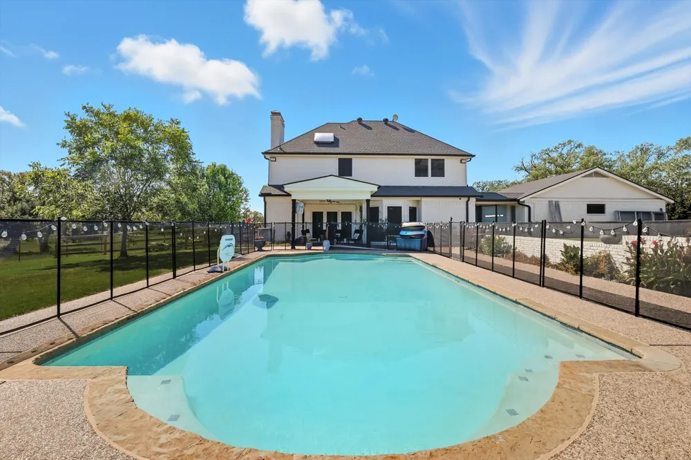 4011 E Bankhead HWY Hudson Oaks, TX 76087