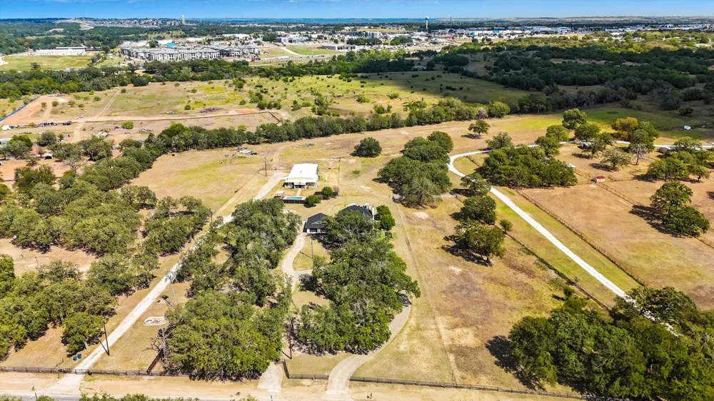 4011 E Bankhead HWY Hudson Oaks, TX 76087