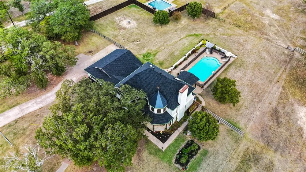 4011 E Bankhead HWY Hudson Oaks, TX 76087