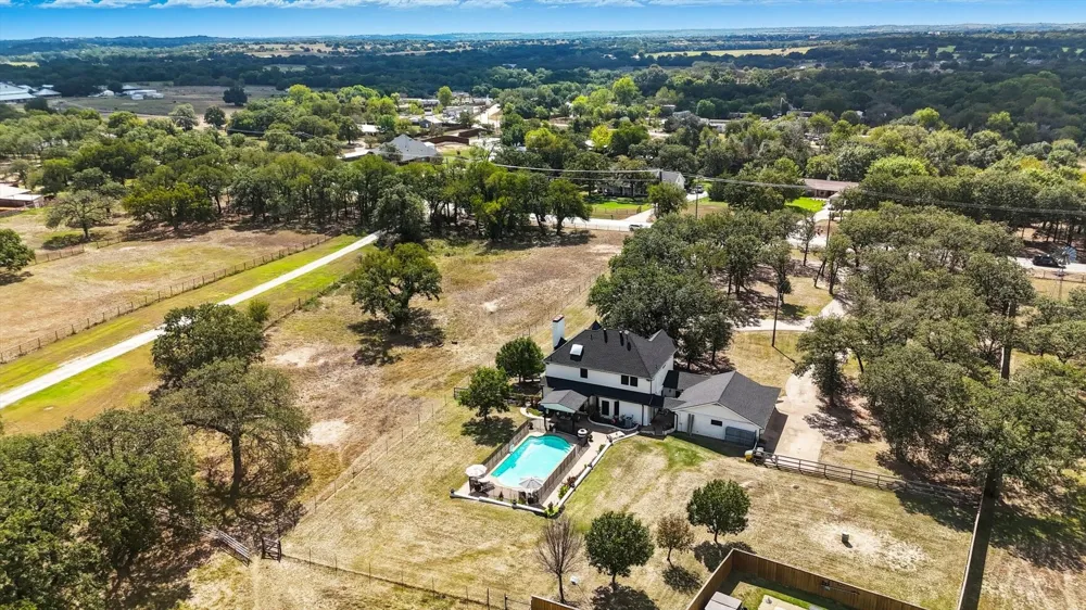 4011 E Bankhead HWY Hudson Oaks, TX 76087