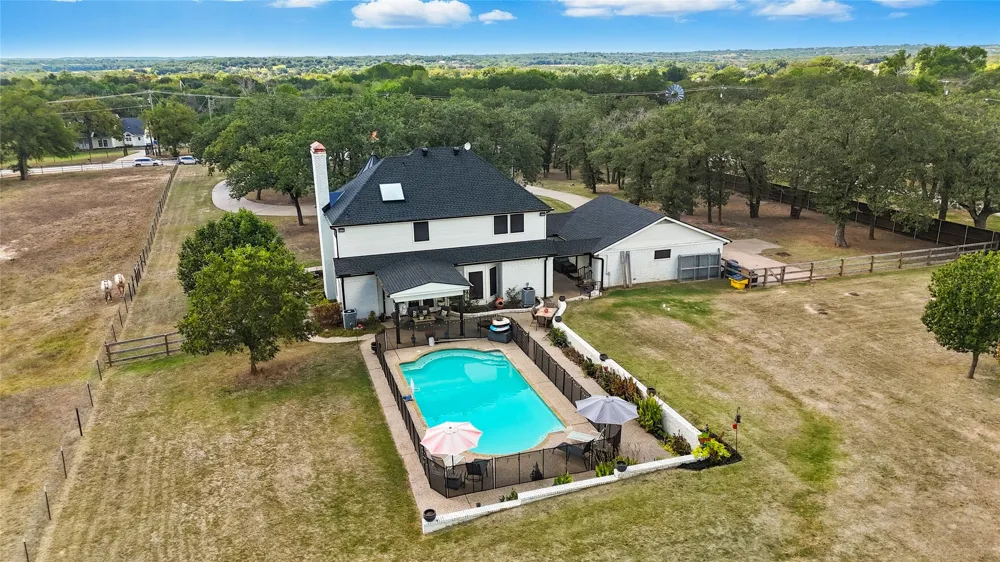 4011 E Bankhead HWY Hudson Oaks, TX 76087