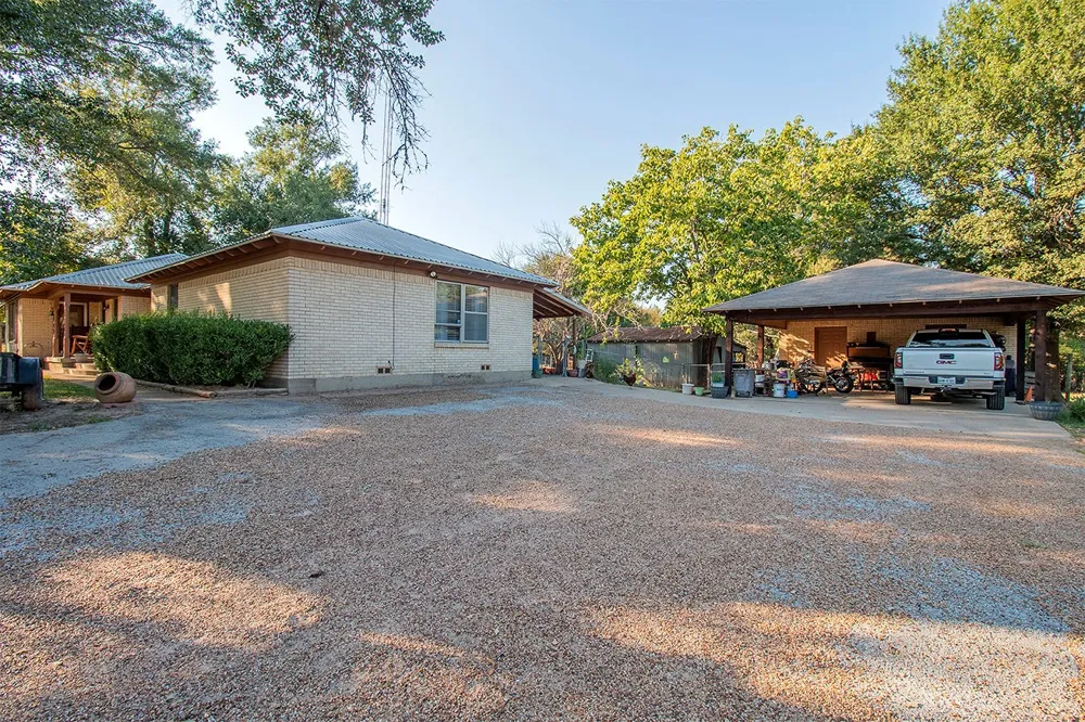 8212 US Highway 80 Grand Saline, TX 75140
