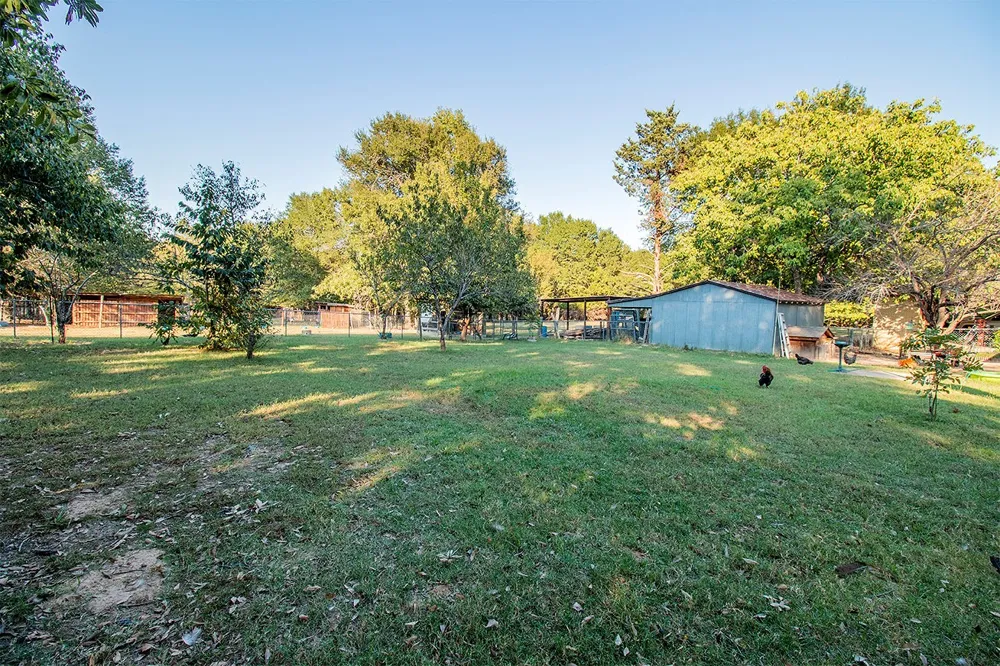 8212 US Highway 80 Grand Saline, TX 75140