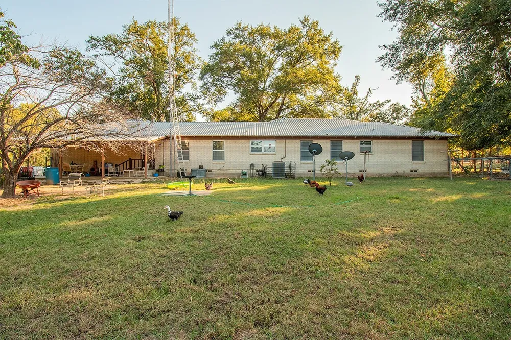 8212 US Highway 80 Grand Saline, TX 75140