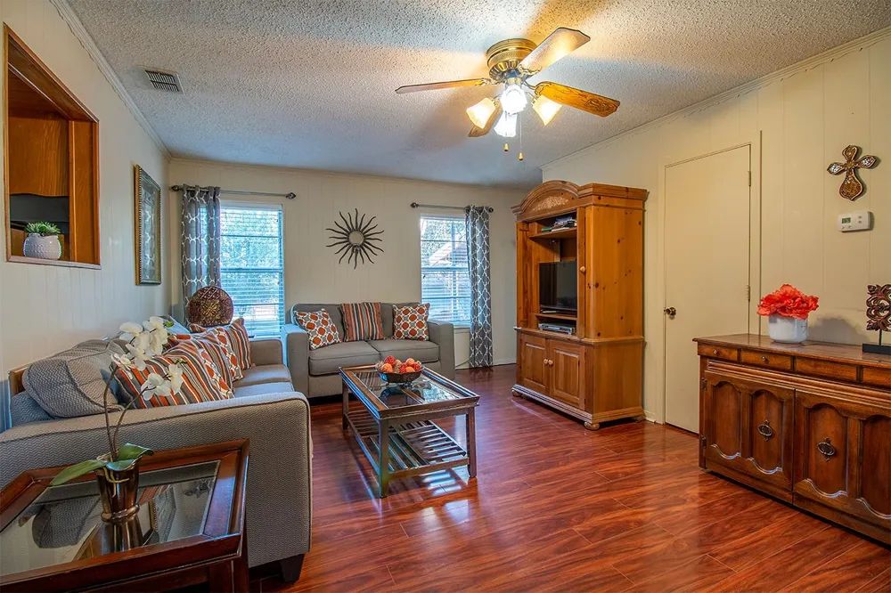 8212 US Highway 80 Grand Saline, TX 75140