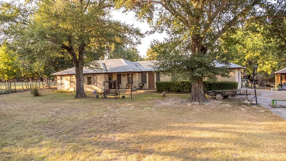 8212 US Highway 80 Grand Saline, TX 75140