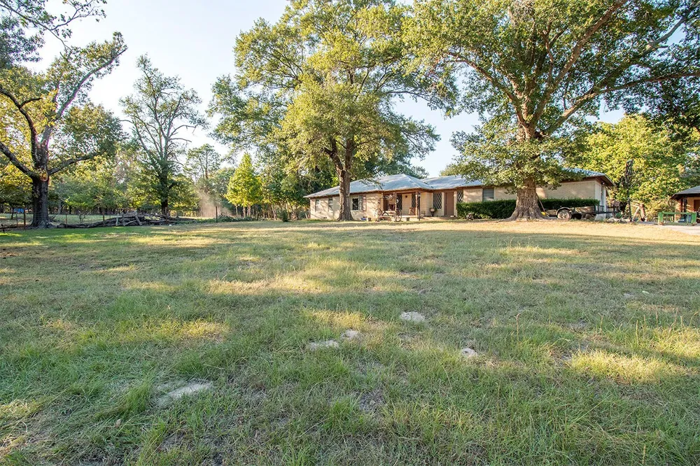 8212 US Highway 80 Grand Saline, TX 75140