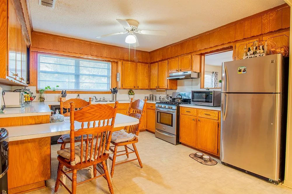 8212 US Highway 80 Grand Saline, TX 75140