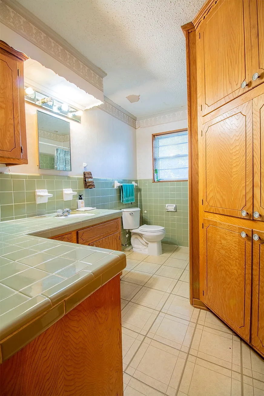 8212 US Highway 80 Grand Saline, TX 75140