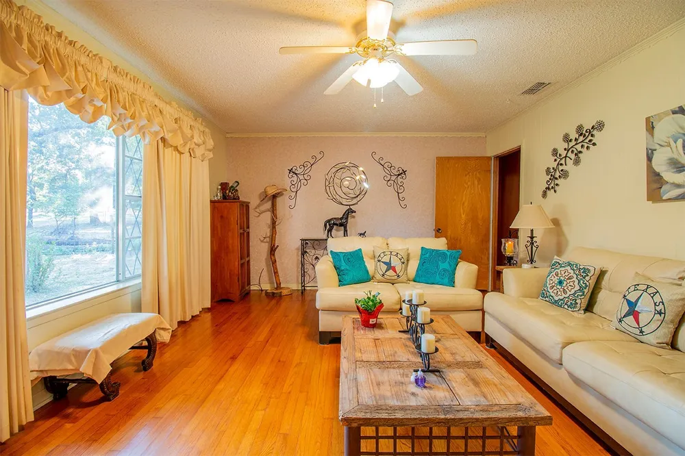 8212 US Highway 80 Grand Saline, TX 75140