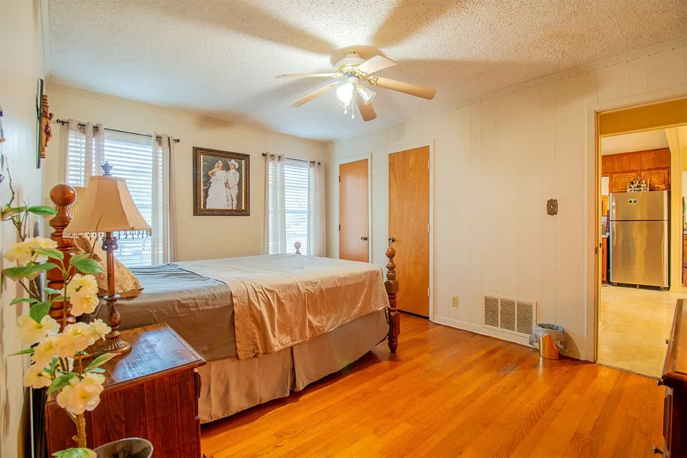 8212 US Highway 80 Grand Saline, TX 75140