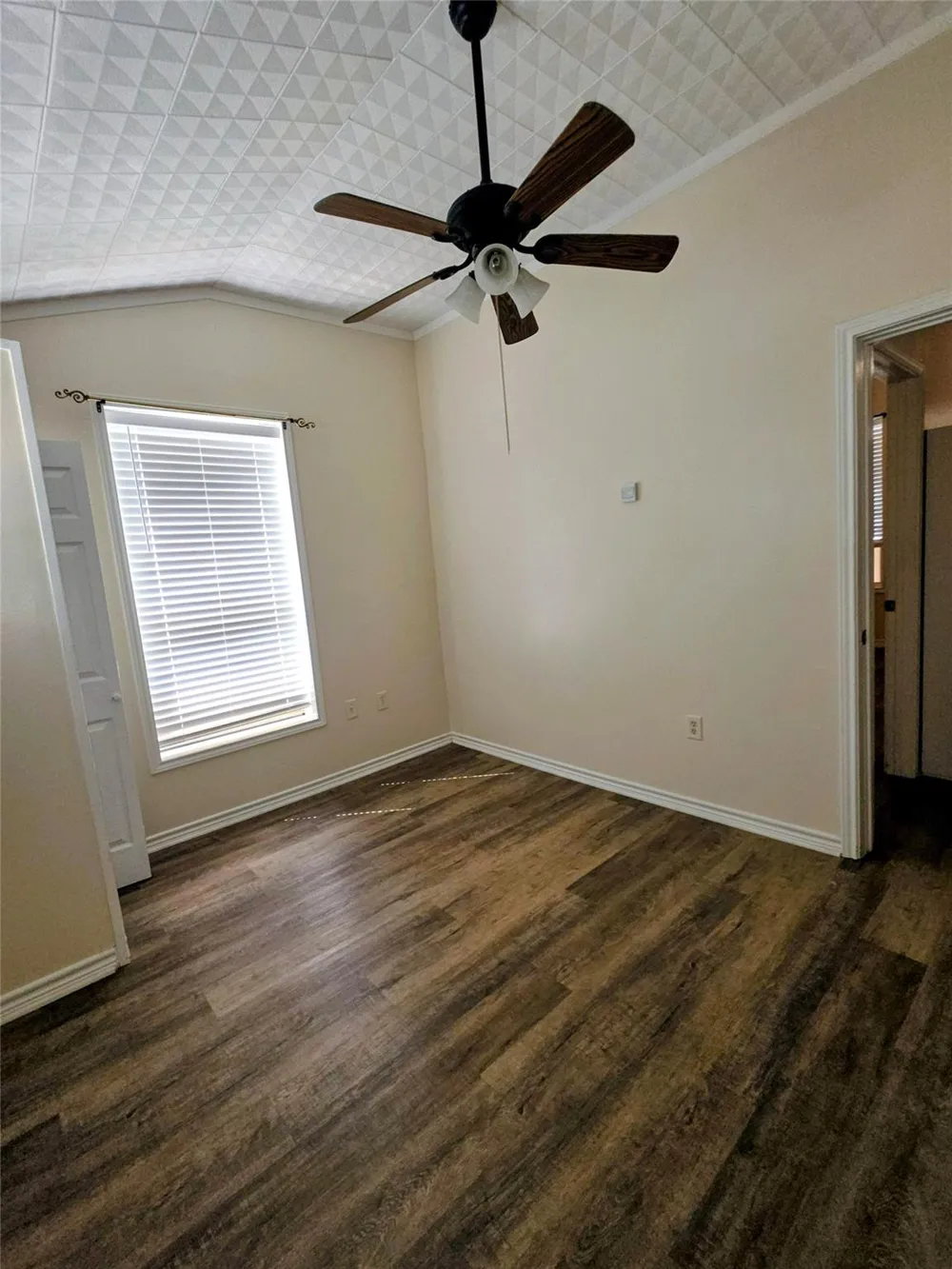 601 West Washington Ave Avenue #B Navasota, TX 77868