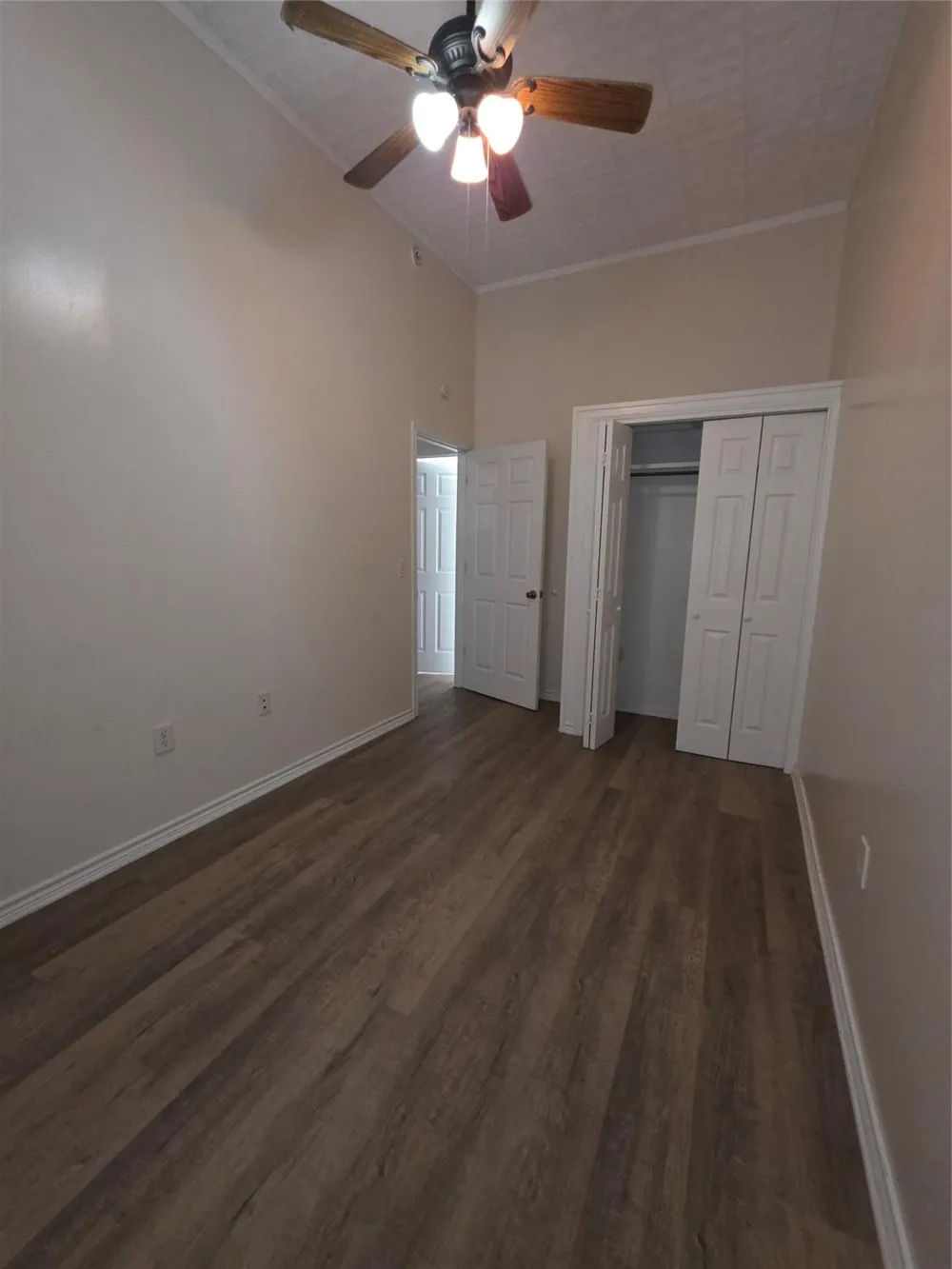 601 West Washington Ave Avenue #B Navasota, TX 77868