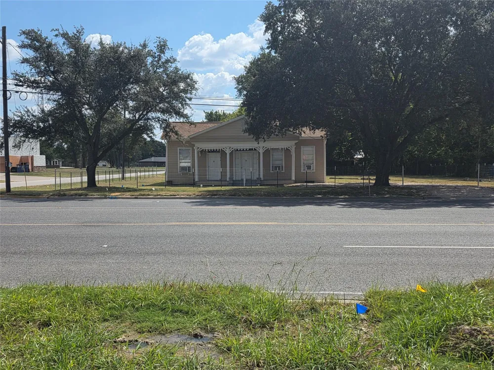 601 West Washington Ave Avenue #B Navasota, TX 77868