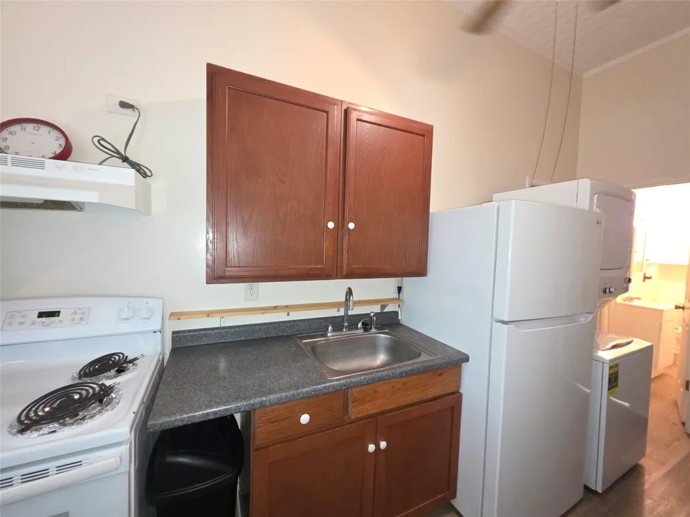 601 West Washington Ave Avenue #B Navasota, TX 77868