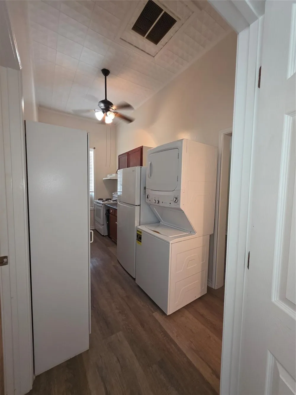 601 West Washington Ave Avenue #B Navasota, TX 77868