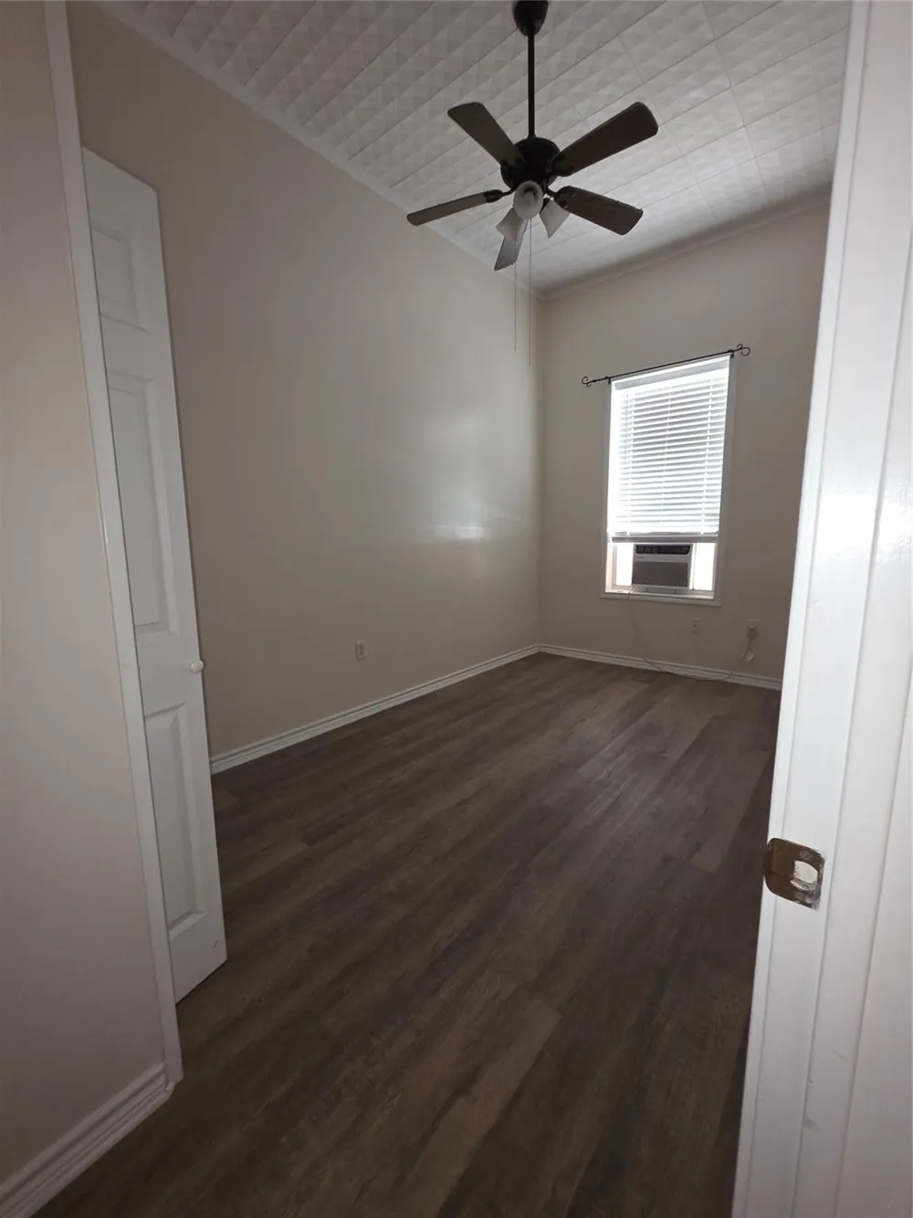 601 West Washington Ave Avenue #B Navasota, TX 77868