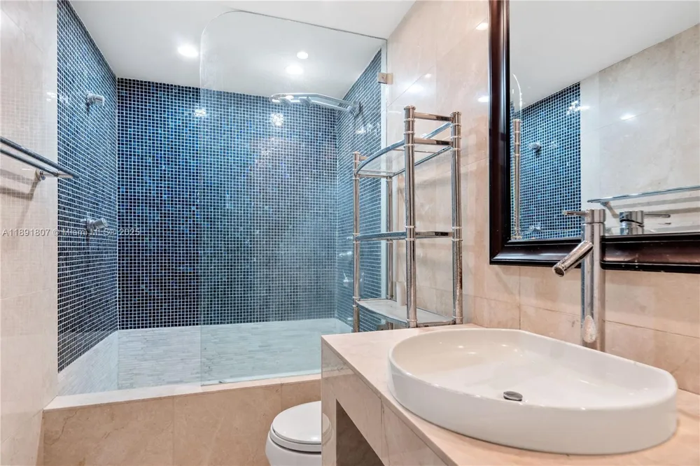 701 Brickell Key Blvd #1411 Miami, FL 33131