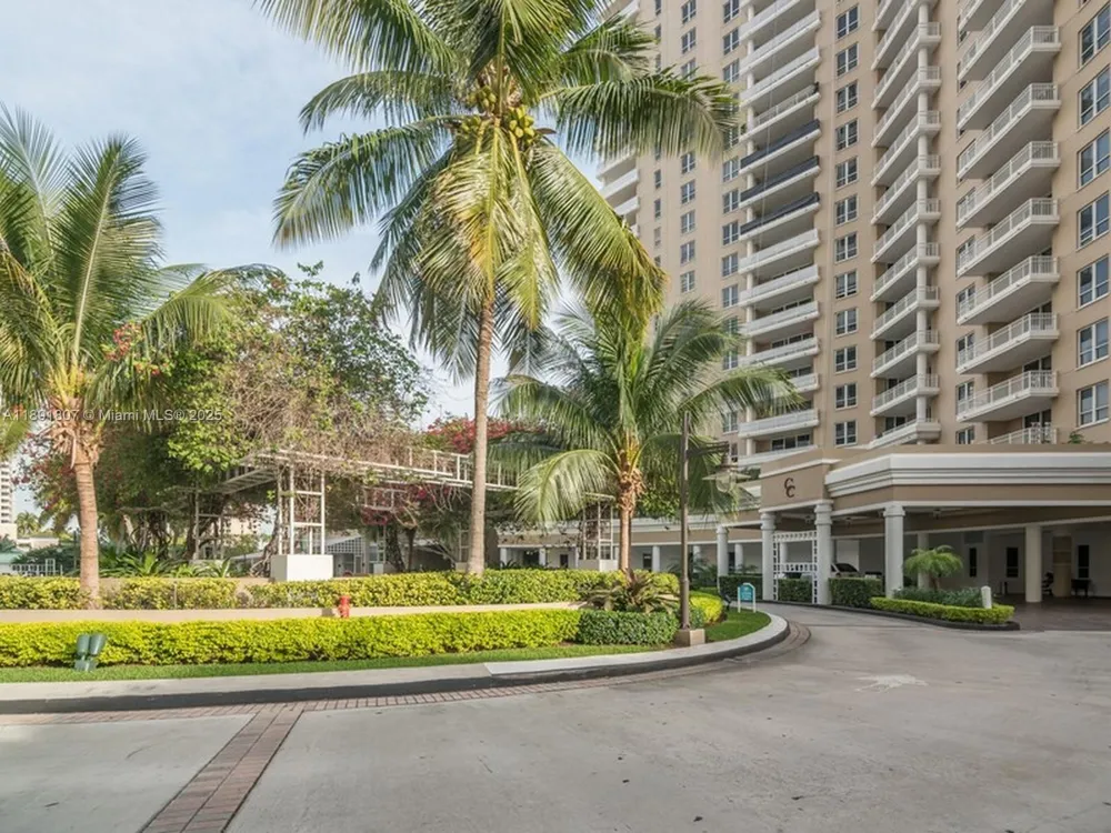 701 Brickell Key Blvd #1411 Miami, FL 33131