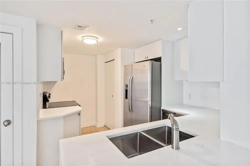 701 Brickell Key Blvd #1411 Miami, FL 33131