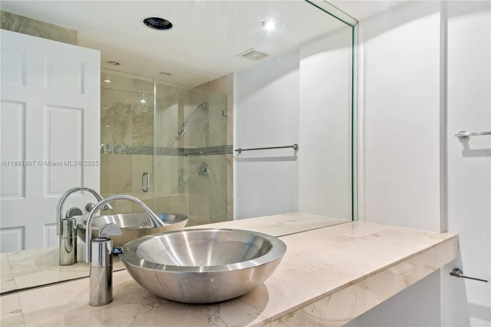 701 Brickell Key Blvd #1411 Miami, FL 33131